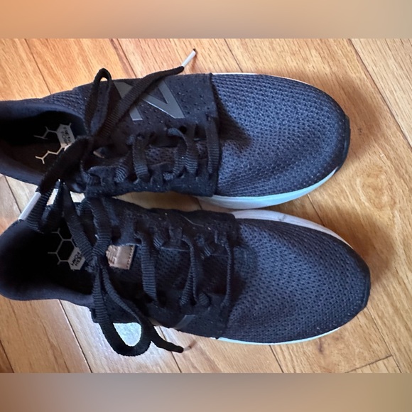 Women’s New Balance Fresh Foam size 9 - Picture 3 of 10